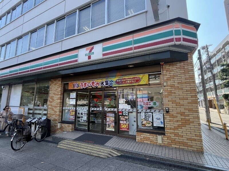 コンビニ　セブンイレブン阪急岡町駅前店（コンビニ）まで154m