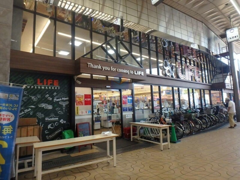 スーパー　ライフ岡町店（スーパー）まで376m