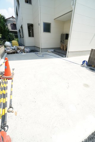 駐車場　※建築中の写真です