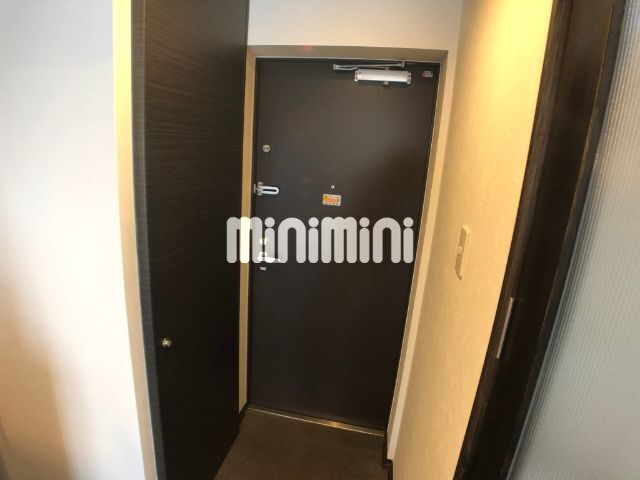 玄関　大きめ収納スペース