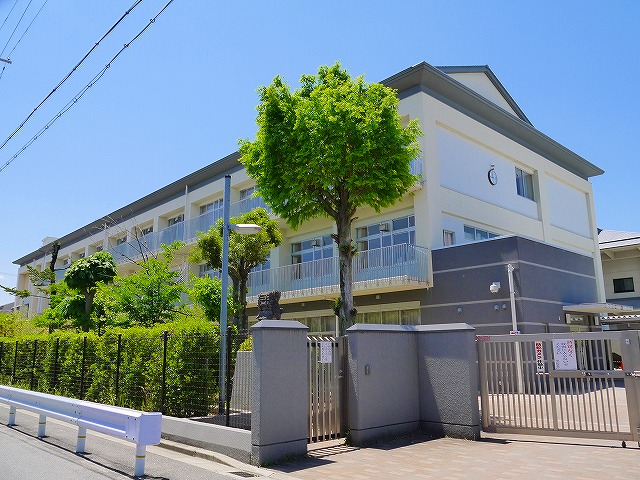 小学校　奈良市立済美小学校（小学校）まで953m