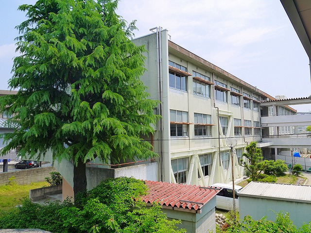 中学校　奈良市立春日中学校（中学校）まで588m