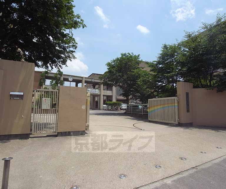 中学校　西京極中学校（中学校）まで327m