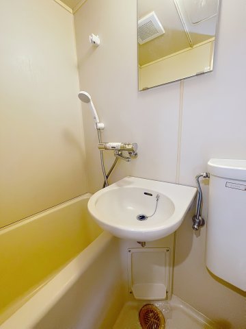 バス・シャワールーム　※同建物ほかのお部屋の写真です。