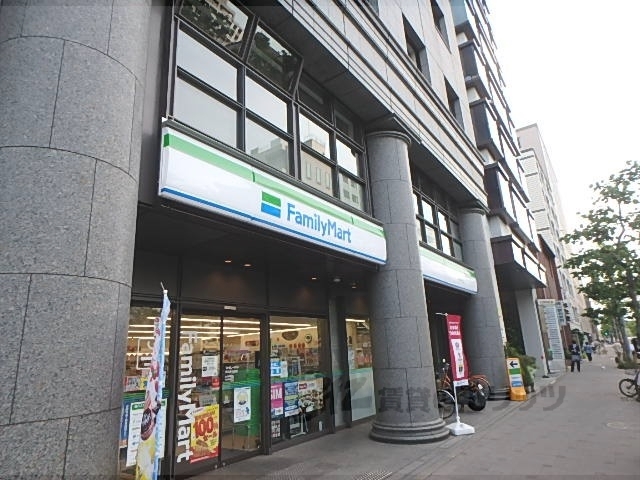 コンビニ　ファミリーマート烏丸押小路店（コンビニ）まで120m