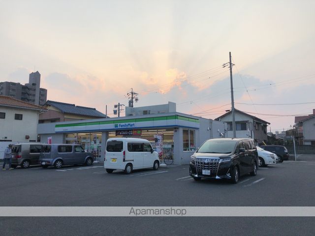 コンビニ　ファミリーマート（コンビニ）まで255m