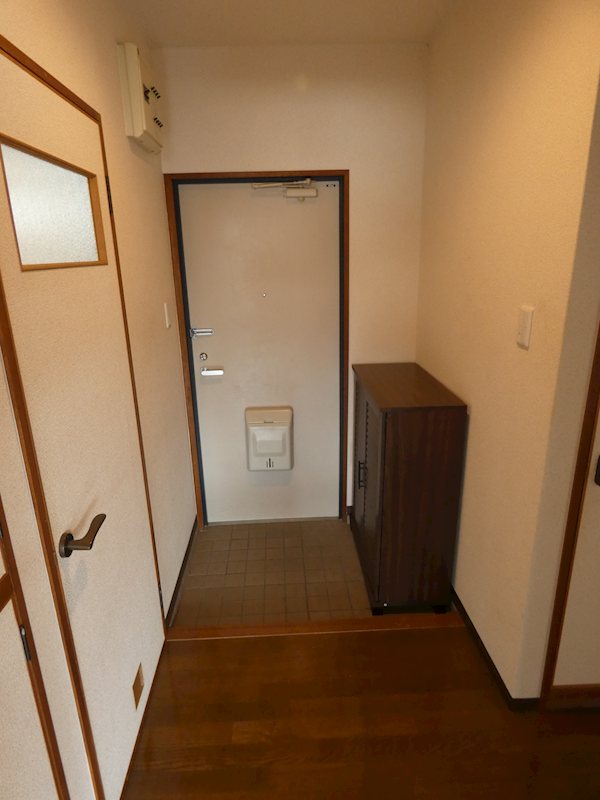 玄関　※同間取り別部屋の写真です