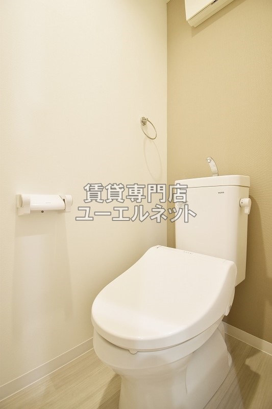 トイレ　温水洗浄便座付き