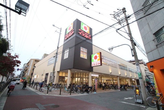 スーパー　イズミヤ（スーパー）まで241m