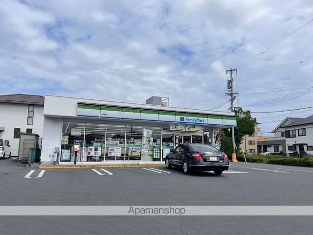 コンビニ　ファミリーマート（コンビニ）まで1606m