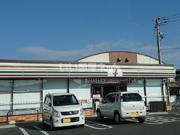 コンビニ　セブンイレブン　岡山芳明小前店（コンビニ）まで614m