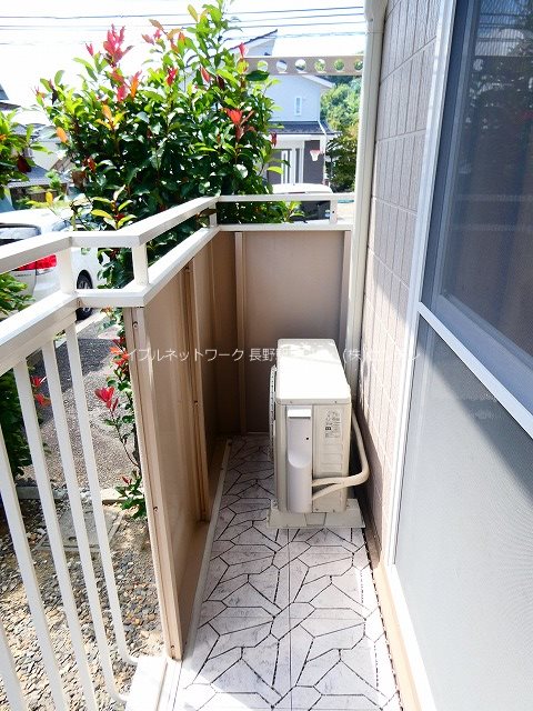 バルコニー　写真は105号室です（参考）