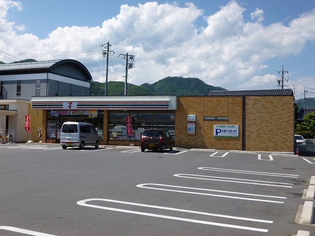 コンビニ　セブンイレブン 安茂里駅西店（コンビニ）まで589m