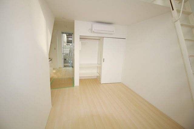 居室・リビング　★洋室8.4帖の綺麗なお部屋です★
