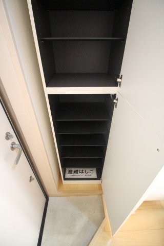 玄関　（別タイプ参考写真）VIVRE駒込　北区中里1