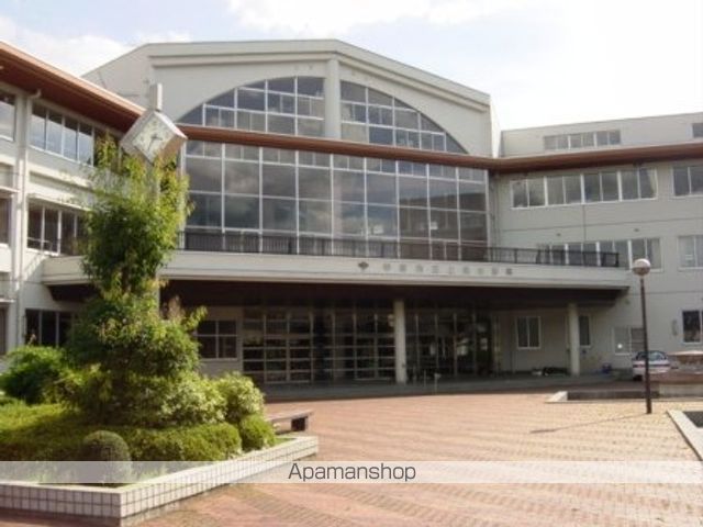 中学校　甲府市立上条中学校（中学校）まで721m