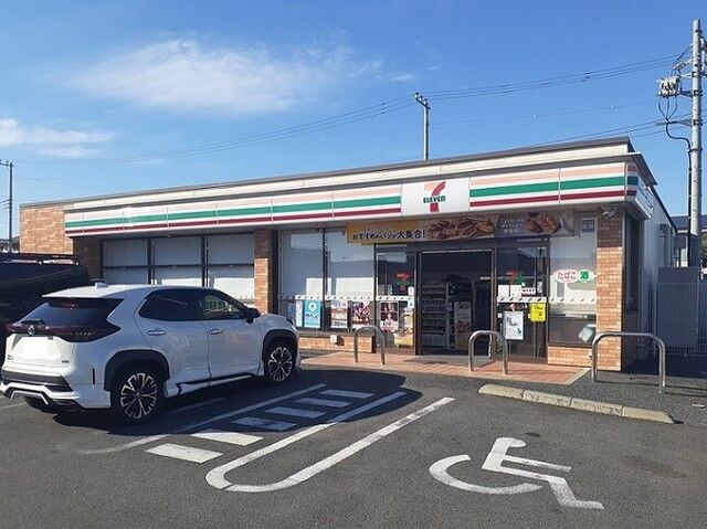 コンビニ　セブンイレブン高坂東口店（コンビニ）まで440m