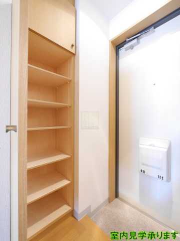 玄関　別部屋の画像になります。