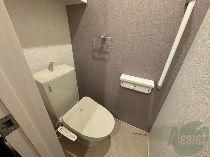 トイレ　トイレはウォシュレット機能付きです。安心して使用できますね。
