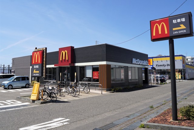飲食店　マクドナルド116新潟坂井店（飲食店）まで678m