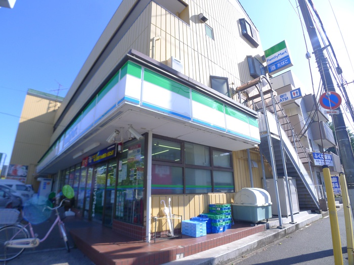 コンビニ　ファミリーマート（コンビニ）まで650m