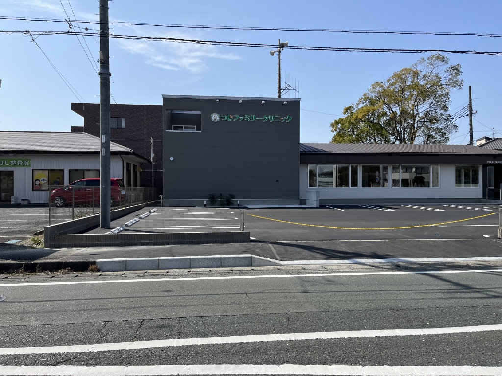 病院　つじファミリークリニック（病院）まで396m