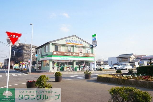 コンビニ　ファミリーマート土呂駅前店（コンビニ）まで721m