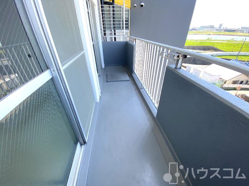 バルコニー　バルコニーからは淀川が一望できます。