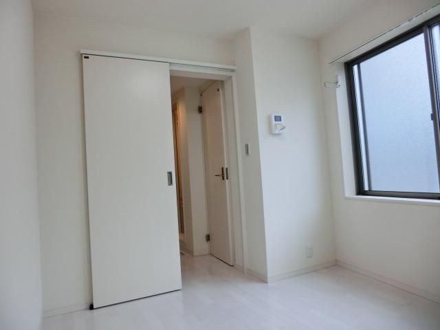居室・リビング　白基調の明るいお部屋