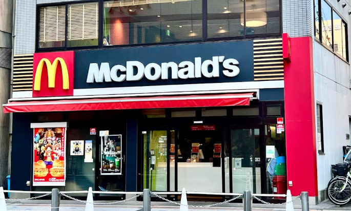 飲食店　マクドナルド（飲食店）まで486m