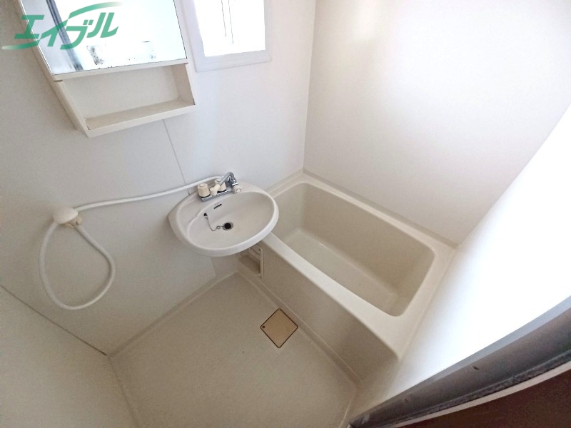 洗面設備　別部屋参考写真です