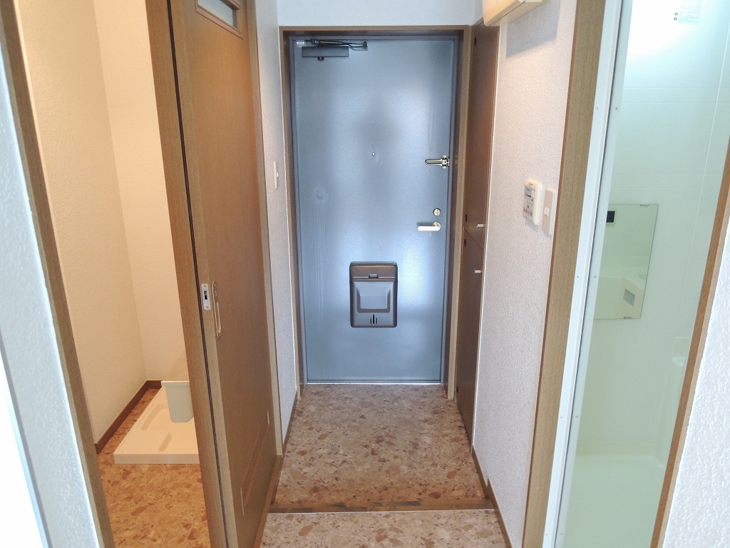 仙台市地下鉄南北線 北仙台駅 徒歩5分 5階建 築22年の玄関写真