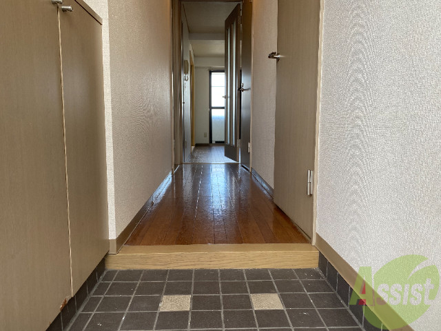 玄関　玄関から撮影しました。敷居が低いので出入りがしやすいですね～