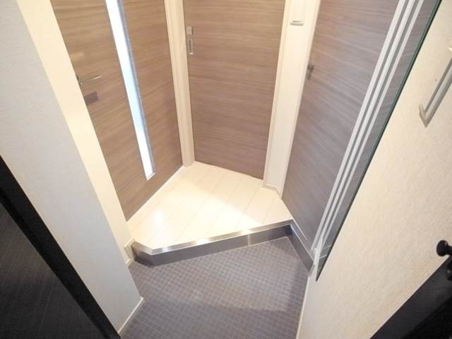 玄関　あかるい玄関でお出迎え