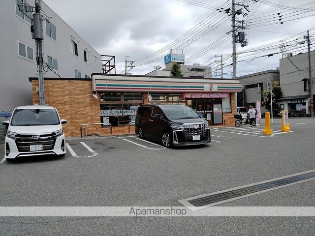 コンビニ　セブンイレブン（コンビニ）まで351m