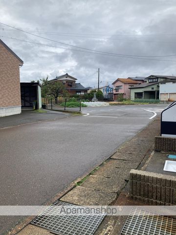 その他　前面道路（その他）まで0m