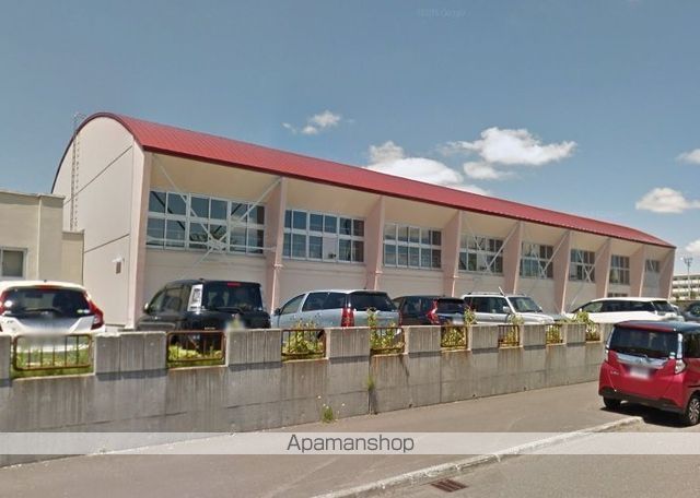 小学校　新川小（小学校）まで442m