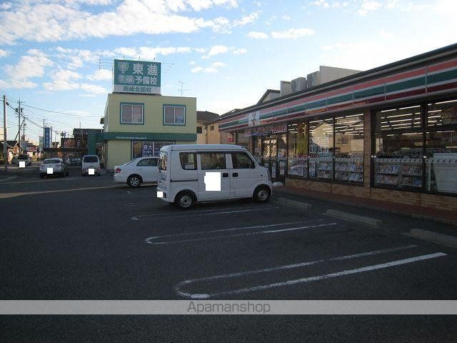 コンビニ　セブンイレブン（コンビニ）まで300m