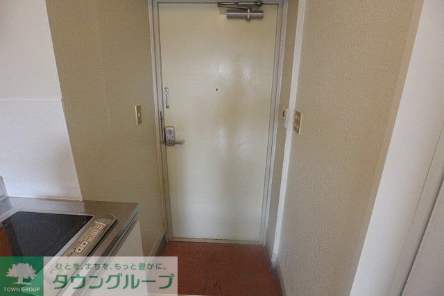 玄関　写真は同タイプ住戸です。