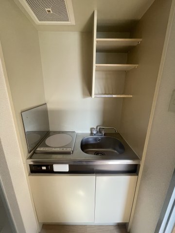 キッチン　※写真は同じマンションの違う部屋のものになります。