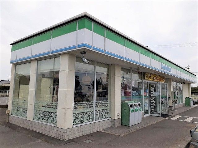 コンビニ　ファミリーマート（コンビニ）まで1200m