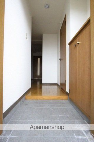 広島市南区 4階建 築30年の玄関写真