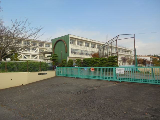 小学校　常滑市立常滑東小学校（小学校）まで921m