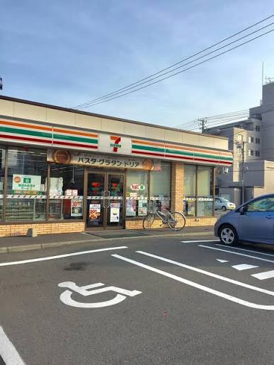 コンビニ　セブンイレブン札幌西町北店（コンビニ）まで553m