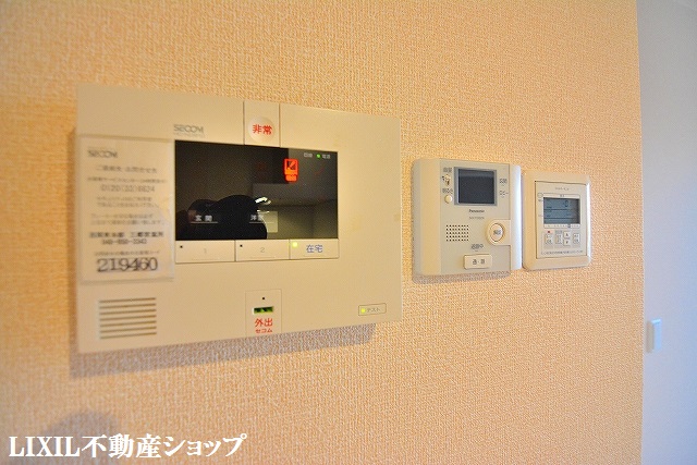 セキュリティ　ＳＥＣＯＭ完備・モニター付インターホンです。