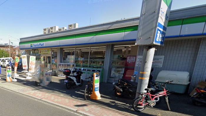 コンビニ　ファミリーマート 練馬桜台店（コンビニ）まで43m