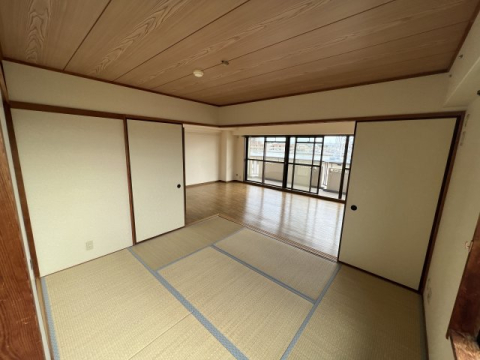 レジェンダリー小松の内装写真