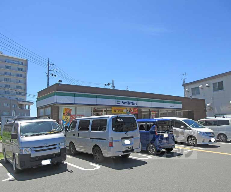 コンビニ　ファミリーマート 宇治中川原店（コンビニ）まで550m