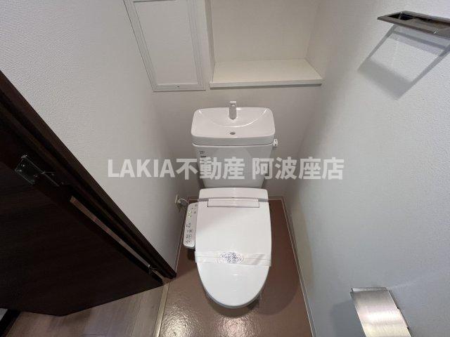 地下鉄千日前線 阿波座駅 徒歩4分 15階建 築12年のトイレ写真