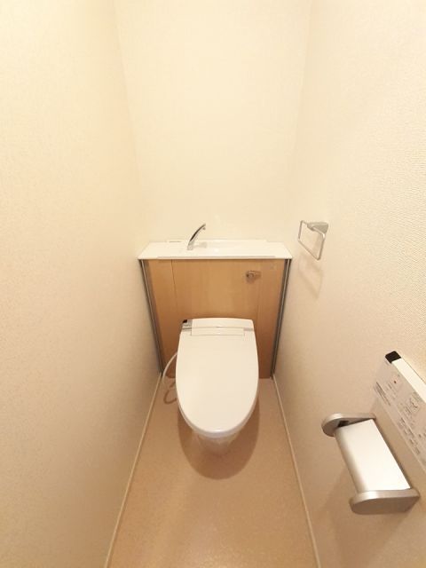 ＪＲ高崎線 高崎駅 徒歩28分 3階建 築9年のトイレ写真